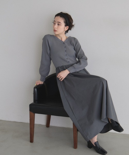 &. NOSTALGIA(アンドドットノスタルジア)の「布帛ドッキングニットワンピース(ワンピース・レディース・アイボリー/チャコールグレー/ブラウン・M)」の2枚目の写真