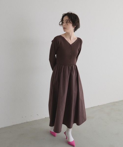 &. NOSTALGIA(アンドドットノスタルジア)の「布帛ドッキングニットワンピース(ワンピース・レディース・アイボリー/チャコールグレー/ブラウン・M)」の19枚目の写真