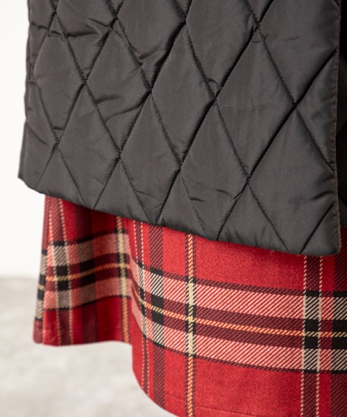 MILLION CARATS（ミリオンカラッツ）の「【軽くてあったか・こなれ映え】キルティング切り替えで細見え！抜け感Vネックが大人カジュアルにハマる上品コート（その他アウター・レディース・チャコールグレー/ブラック・FREE）」の7枚目の写真