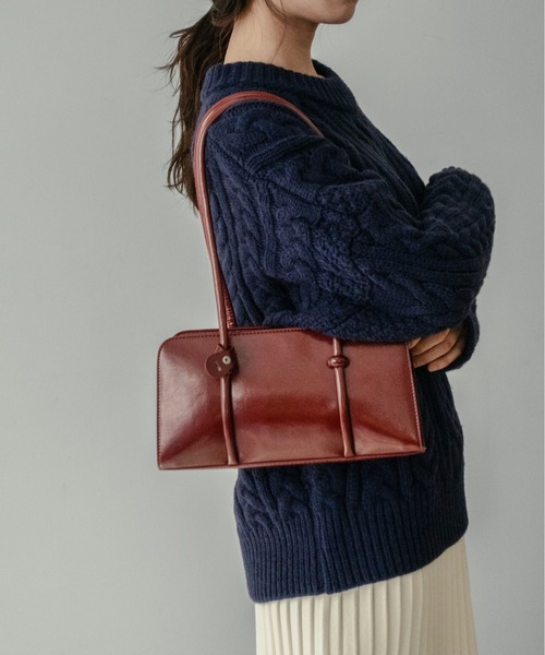 on:nue（オンニュ）の「【on:nue】[2WAY/肩紐付] レザーバゲットショルダーバッグ（ショルダーバッグ・レディース・ブラック/ブラウン/ダークブラウン/キャメル/レッド・FREE）」の16枚目の写真