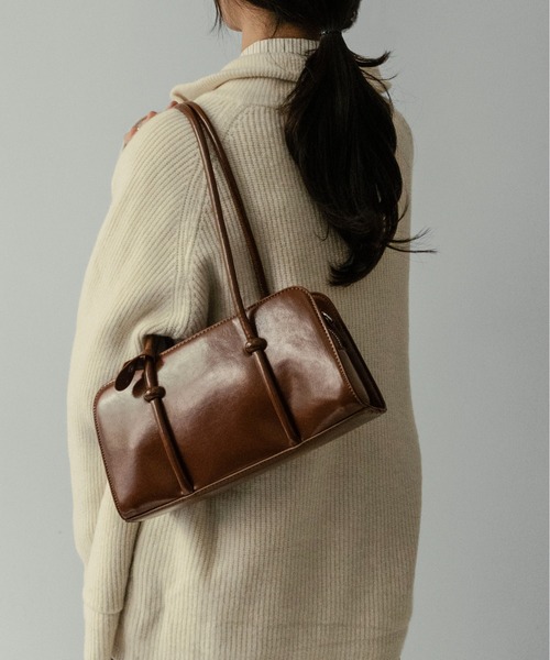 on:nue（オンニュ）の「【on:nue】[2WAY/肩紐付] レザーバゲットショルダーバッグ（ショルダーバッグ・レディース・ブラック/ブラウン/ダークブラウン/キャメル/レッド・FREE）」の12枚目の写真