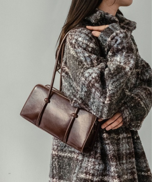 on:nue（オンニュ）の「【on:nue】[2WAY/肩紐付] レザーバゲットショルダーバッグ（ショルダーバッグ・レディース・ブラック/ブラウン/ダークブラウン/キャメル/レッド・FREE）」の19枚目の写真