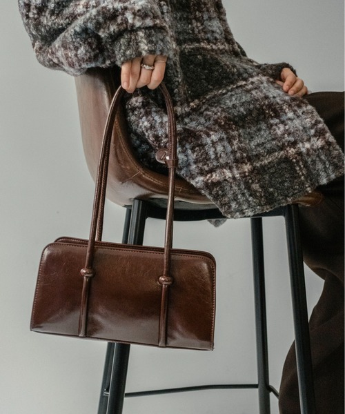 on:nue（オンニュ）の「【on:nue】[2WAY/肩紐付] レザーバゲットショルダーバッグ（ショルダーバッグ・レディース・ブラック/ブラウン/ダークブラウン/キャメル/レッド・FREE）」の20枚目の写真