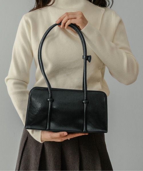 on:nue（オンニュ）の「【on:nue】[2WAY/肩紐付] レザーバゲットショルダーバッグ（ショルダーバッグ・レディース・ブラック/ブラウン/ダークブラウン/キャメル/レッド・FREE）」の15枚目の写真