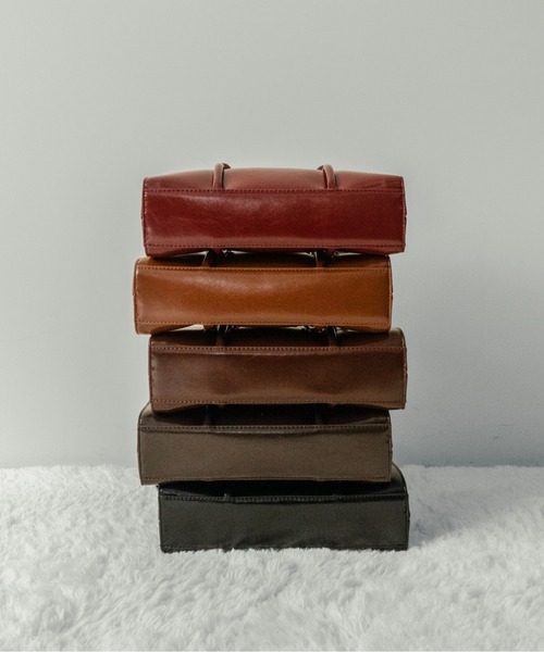 on:nue（オンニュ）の「【on:nue】[2WAY/肩紐付] レザーバゲットショルダーバッグ（ショルダーバッグ・レディース・ブラック/ブラウン/ダークブラウン/キャメル/レッド・FREE）」の8枚目の写真