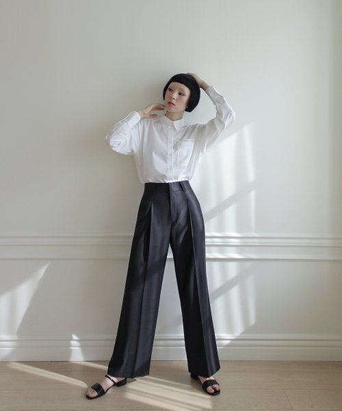RUBATI(ルバティ)の「Classic Wide Wool Pants (CARBON GREY)(スラックス・レディース・その他・size2/size3/size1)」の2枚目の写真