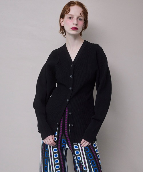 OMMO（オーエムエムオー）の「SQUARESLEEVE V NECK KT CD（カーディガン/ボレロ・レディース・ブルー/グレー/ブラック/グリーン・F）」の2枚目の写真