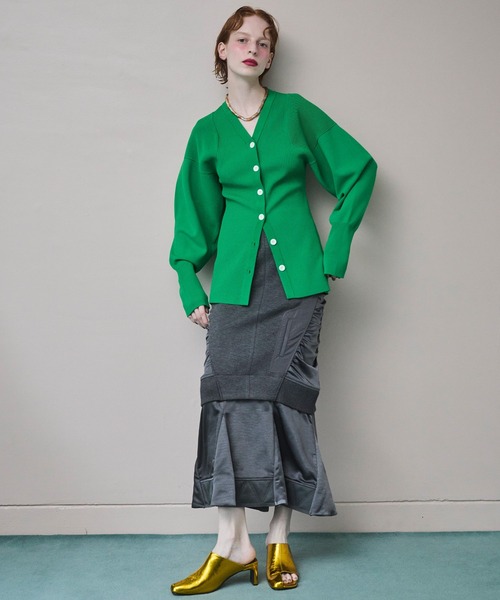 OMMO（オーエムエムオー）の「SQUARESLEEVE V NECK KT CD（カーディガン/ボレロ・レディース・ブルー/グレー/ブラック/グリーン・F）」の7枚目の写真