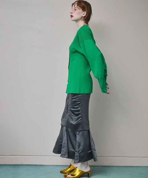 OMMO（オーエムエムオー）の「SQUARESLEEVE V NECK KT CD（カーディガン/ボレロ・レディース・ブルー/グレー/ブラック/グリーン・F）」の11枚目の写真