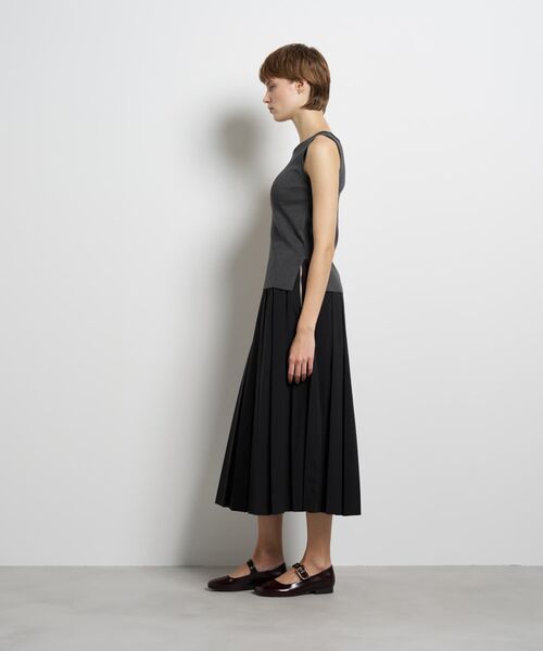 LANVIN en Bleu（ランバンオンブルー）の「ラメノースリーブニット（ニット/セーター・レディース・グレー/チャコールグレー/ベージュ・38）」の9枚目の写真