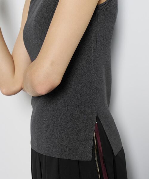 LANVIN en Bleu（ランバンオンブルー）の「ラメノースリーブニット（ニット/セーター・レディース・グレー/チャコールグレー/ベージュ・38）」の15枚目の写真