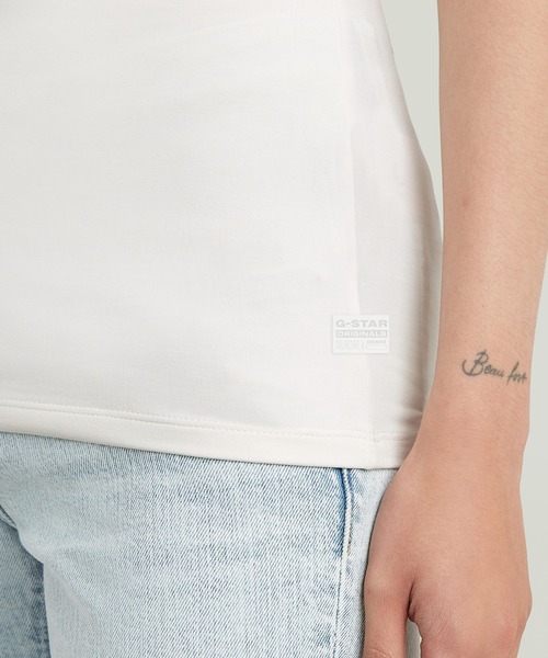 G-STAR(ジースター)の「2nd Skin Mock T-Shirt/レイヤードデザインスリムモックネックノースリーブTシャツ(Tシャツ/カットソー・レディース・オフホワイト/ダークブルー・MEDIUM/X-SMALL/SMALL)」の6枚目の写真