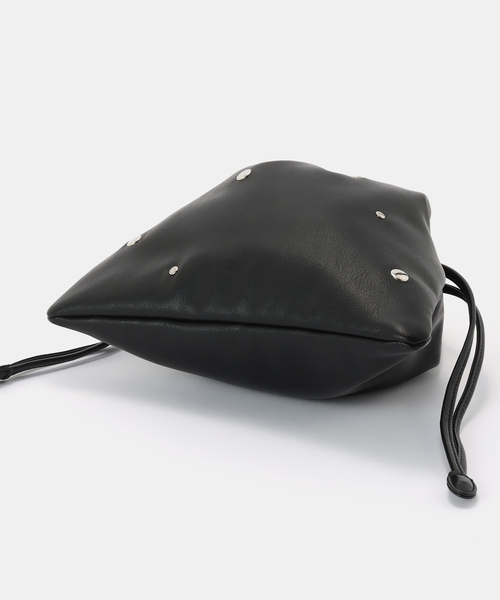 B.C STOCK（ベーセーストック）の「ランダムスタッズ巾着バッグ（ショルダーバッグ・レディース・ブラック/カーキ・FREE）」の6枚目の写真