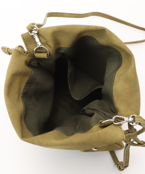 B.C STOCK（ベーセーストック）の「ランダムスタッズ巾着バッグ（ショルダーバッグ・レディース・ブラック/カーキ・FREE）」の8枚目の写真