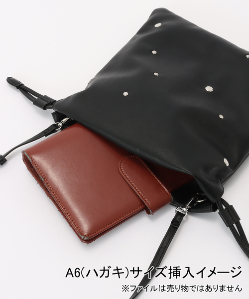 B.C STOCK（ベーセーストック）の「ランダムスタッズ巾着バッグ（ショルダーバッグ・レディース・ブラック/カーキ・FREE）」の9枚目の写真