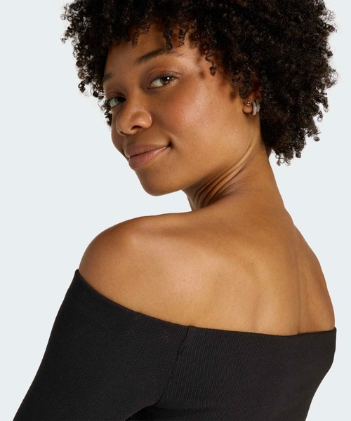 adidas(アディダス)の「adidas/アディダス ESSENTIALS RIBU OFF SHOULDER リブ編み オフショルダー 秋 秋服 2026年秋冬(Tシャツ/カットソー・レディース・ブラック/ホワイト・L/M/S/XS)」の10枚目の写真