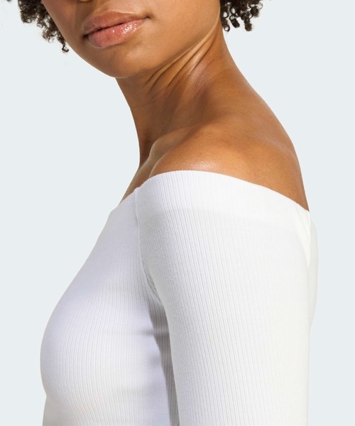 adidas(アディダス)の「adidas/アディダス ESSENTIALS RIBU OFF SHOULDER リブ編み オフショルダー 秋 秋服 2026年秋冬(Tシャツ/カットソー・レディース・ブラック/ホワイト・L/M/S/XS)」の5枚目の写真