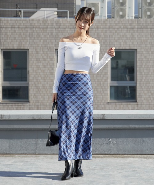 adidas(アディダス)の「adidas/アディダス ESSENTIALS RIBU OFF SHOULDER リブ編み オフショルダー 秋 秋服 2026年秋冬(Tシャツ/カットソー・レディース・ブラック/ホワイト・L/M/S/XS)」の14枚目の写真