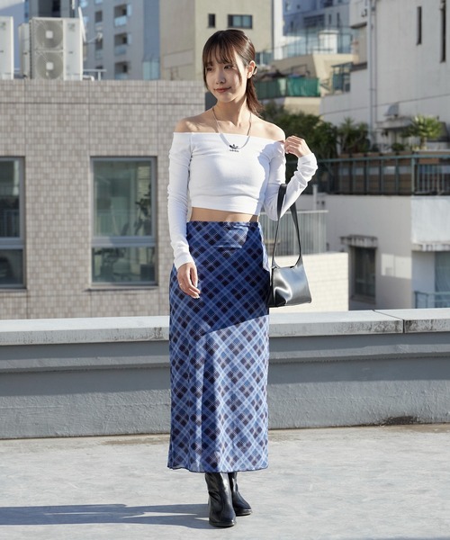 adidas(アディダス)の「adidas/アディダス ESSENTIALS RIBU OFF SHOULDER リブ編み オフショルダー 秋 秋服 2026年秋冬(Tシャツ/カットソー・レディース・ブラック/ホワイト・L/M/S/XS)」の19枚目の写真