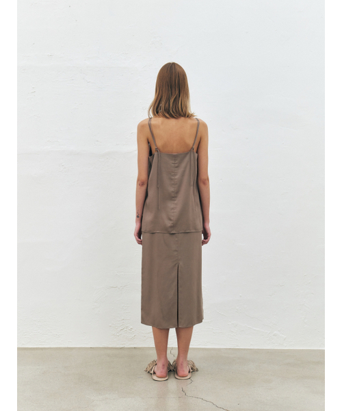 KUME(クメ)の「Tencel Twill Sleeveless Scarf Top, Dark Beige(シャツ/ブラウス・レディース・その他・SMALL/MEDIUM)」の4枚目の写真