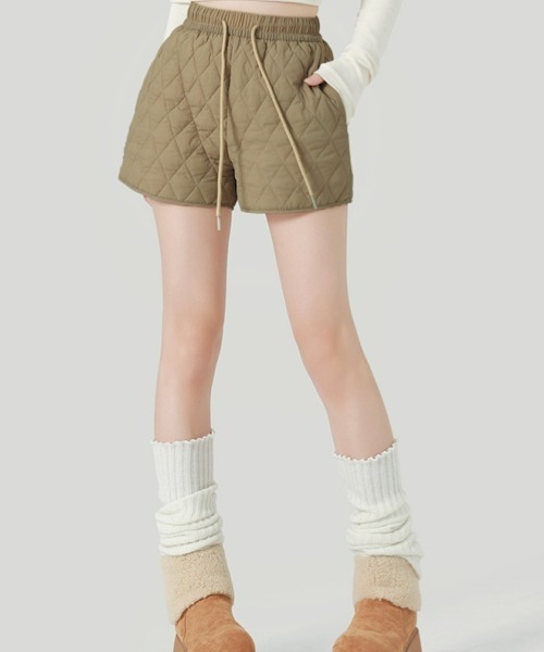 gossip!ロサンゼルス(ゴシップロサンゼルス)の「4色展開【Y2Kガーリー】レトロキルティングショートパンツ(その他パンツ・レディース・ブラック/オフホワイト/グレー/ベージュ・M)」の22枚目の写真