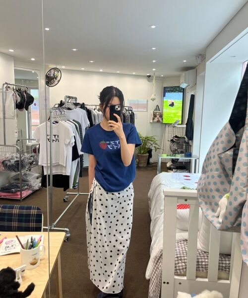 ITZAVIBE(イッザバイブ)の「WHITE DOTTED LAYERED WRAP LONG SKIRT(スカート・レディース・その他・ONE SIZE)」の4枚目の写真