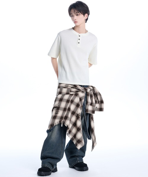 ADRER（アドラー）の「Waffle Heavy Henley Neck Tee / ワッフル ヘビー ヘンリーネック半袖Tシャツ（Tシャツ/カットソー・メンズ・チャコールグレー/ホワイト/ブラック・L/M/S/XS）」の20枚目の写真