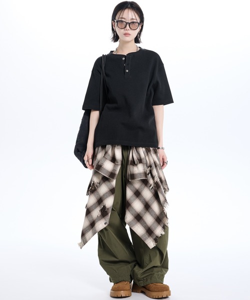 ADRER（アドラー）の「Waffle Heavy Henley Neck Tee / ワッフル ヘビー ヘンリーネック半袖Tシャツ（Tシャツ/カットソー・メンズ・チャコールグレー/ホワイト/ブラック・L/M/S/XS）」の8枚目の写真
