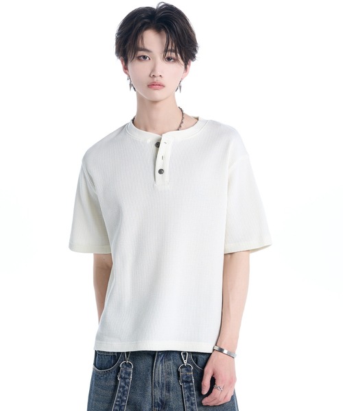 ADRER（アドラー）の「Waffle Heavy Henley Neck Tee / ワッフル ヘビー ヘンリーネック半袖Tシャツ（Tシャツ/カットソー・メンズ・チャコールグレー/ホワイト/ブラック・L/M/S/XS）」の16枚目の写真