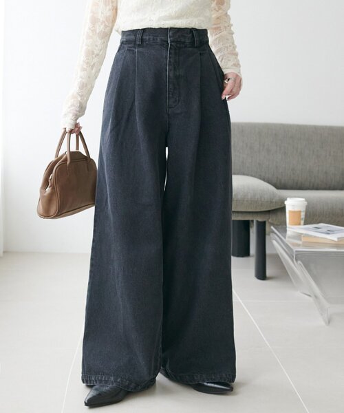 DISCOAT(ディスコート)の「ライトデニムタックワイドパンツ(デニムパンツ・レディース・ブルー/ブラック・SMALL/LARGE/MEDIUM)」の2枚目の写真