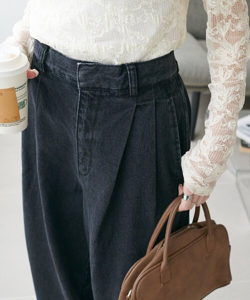 DISCOAT(ディスコート)の「ライトデニムタックワイドパンツ(デニムパンツ・レディース・ブルー/ブラック・SMALL/LARGE/MEDIUM)」の12枚目の写真