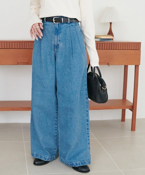 DISCOAT(ディスコート)の「ライトデニムタックワイドパンツ(デニムパンツ・レディース・ブルー/ブラック・SMALL/LARGE/MEDIUM)」の6枚目の写真