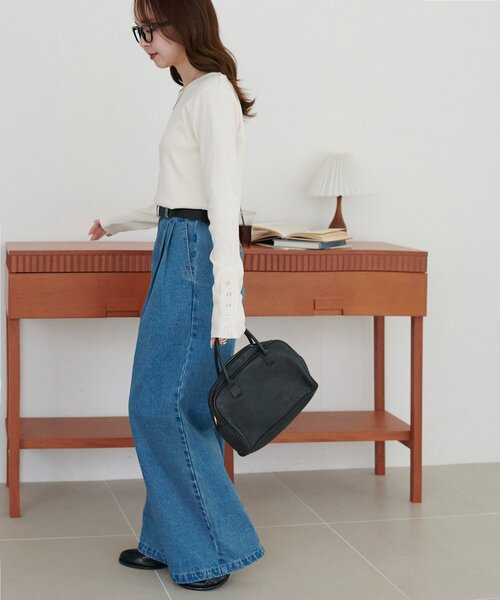 DISCOAT(ディスコート)の「ライトデニムタックワイドパンツ(デニムパンツ・レディース・ブルー/ブラック・SMALL/LARGE/MEDIUM)」の8枚目の写真