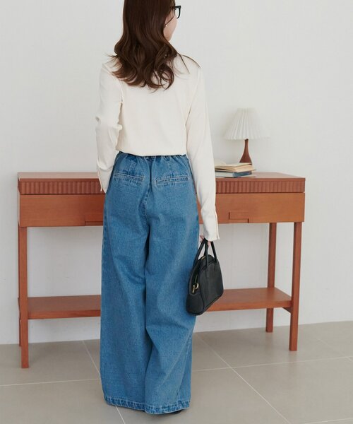 DISCOAT(ディスコート)の「ライトデニムタックワイドパンツ(デニムパンツ・レディース・ブルー/ブラック・SMALL/LARGE/MEDIUM)」の7枚目の写真