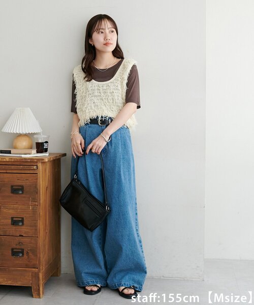 DISCOAT(ディスコート)の「ライトデニムタックワイドパンツ(デニムパンツ・レディース・ブルー/ブラック・SMALL/LARGE/MEDIUM)」の4枚目の写真