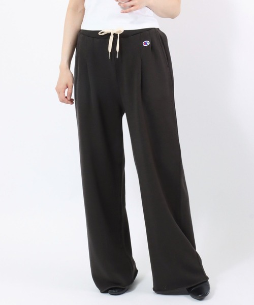 Champion(チャンピオン)の「Champion(チャンピオン)ワイドスウェットパンツ レディース/裏毛 カットオフ タック入り(スウェットパンツ・レディース・ブラック/ホワイト系/モカ・M/L)」の2枚目の写真