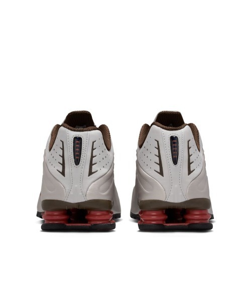 NIKE(ナイキ)の「NIKE Shox R4(ナイキ ショックス R4)(スニーカー・メンズ・グレー系・23cm/23.5cm/24cm/24.5cm/26cm/26.5cm/27cm/27.5cm/28cm/28.5cm/29cm/25cm/25.5cm)」の7枚目の写真