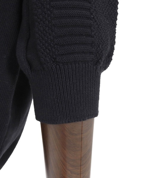 Jih Nunc（ジーヌンク）の「mn3225-ディープVキーネック7分袖ニットプルオーバー（ニット/セーター・メンズ・チャコール/ブラック・M/L/S）」の4枚目の写真