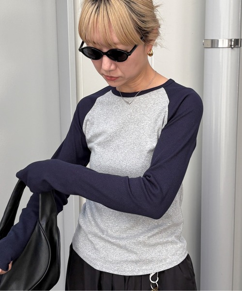 feepur（フェピュール）の「異素材ラグランロンTee（Tシャツ/カットソー・レディース・ネイビー/チャコールグレー・MEDIUM）」の9枚目の写真