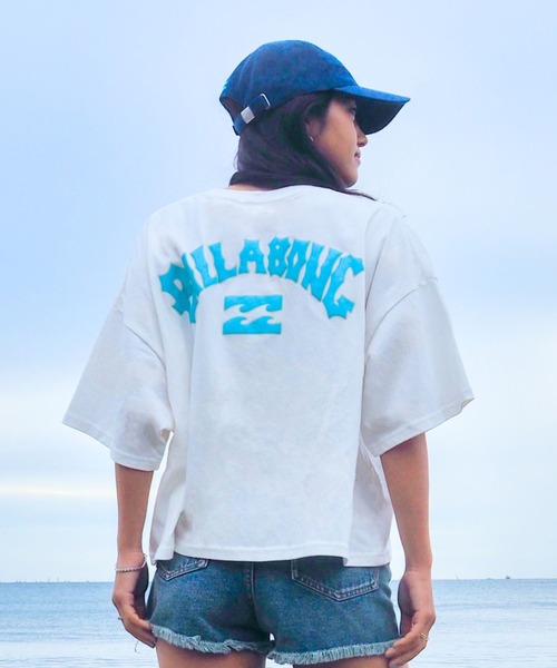 BILLABONG(ビラボン)の「BILLABONG ウィメンズ PUFF ARCH WIDE LOOSE Tシャツ 【2026年春夏モデル】(Tシャツ/カットソー・レディース・ホワイト/ピンク/ブルー系その他2/オフホワイト・MEDIUM)」の2枚目の写真