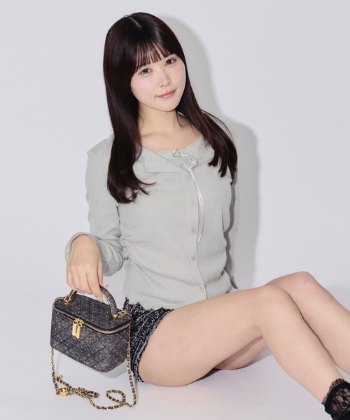 ALLuRing ChaRm(アリュリングチャーム)の「Layered Ribbon Rib Cardigan / レイヤードリボンリブカーディガン(カーディガン/ボレロ・レディース・グレー/ブラック/ホワイト・FREE)」の3枚目の写真