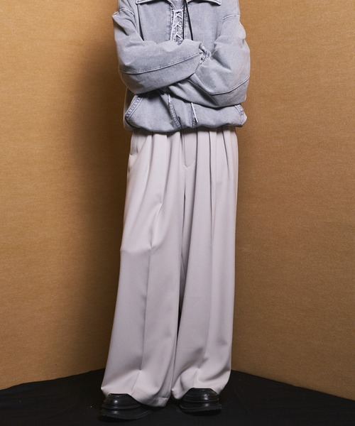 MAISON SPECIAL（メゾンスペシャル）の「《UNISEX》Slab Rayon Two-tuck Prime-Wide Slacks/スラブレーヨンプライムワイドツータックスラックス【MAISON SPECIAL/メゾンスペシャル】■セットアップ対応■（スラックス・メンズ・グレイッシュベージュ/ブラック/グレー/ネイビー・2/1/0）」の15枚目の写真