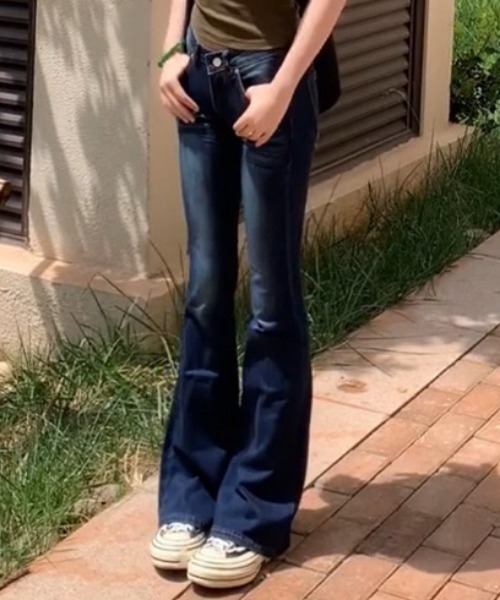 NANEA(ナネア)の「ローライズフレアデニムパンツ(デニムパンツ・レディース・ネイビー・SMALL/MEDIUM)」の19枚目の写真