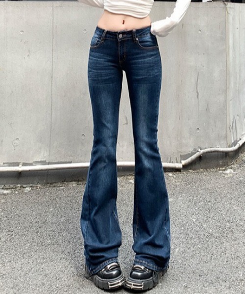 NANEA(ナネア)の「ローライズフレアデニムパンツ(デニムパンツ・レディース・ネイビー・SMALL/MEDIUM)」の15枚目の写真