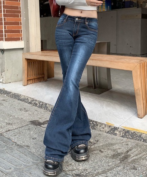 NANEA(ナネア)の「ローライズフレアデニムパンツ(デニムパンツ・レディース・ネイビー・SMALL/MEDIUM)」の8枚目の写真