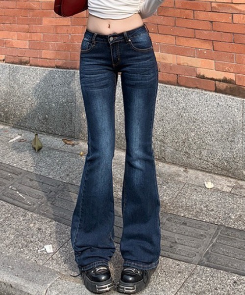 NANEA(ナネア)の「ローライズフレアデニムパンツ(デニムパンツ・レディース・ネイビー・SMALL/MEDIUM)」の11枚目の写真