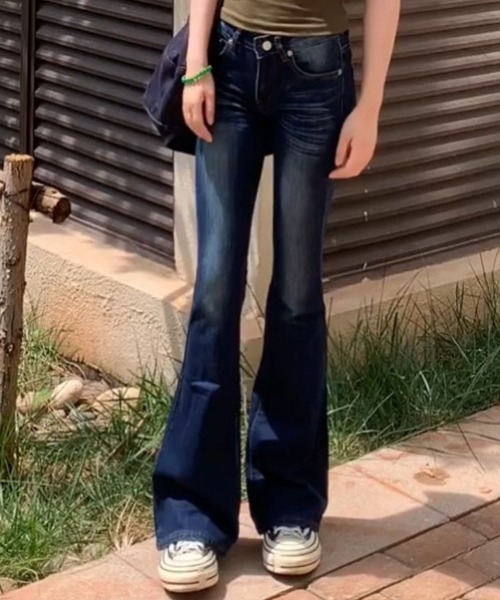 NANEA(ナネア)の「ローライズフレアデニムパンツ(デニムパンツ・レディース・ネイビー・SMALL/MEDIUM)」の18枚目の写真