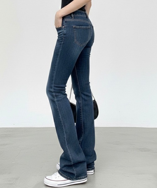NANEA(ナネア)の「ローライズフレアデニムパンツ(デニムパンツ・レディース・ネイビー・SMALL/MEDIUM)」の3枚目の写真