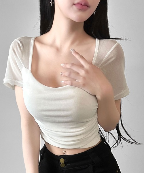 FOLLOWIN(フォロウィン)の「【カップ付き】シアースリーブドッキングクロップドTシャツ(Tシャツ/カットソー・レディース・ブラック/ホワイト・FREE)」の1枚目の写真