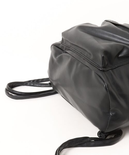 an meets zakka(アンミツザッカ)の「an meets zakka ソフト合成皮革ナップサック(バックパック/リュック・レディース・ブラック・ONESIZE)」の3枚目の写真